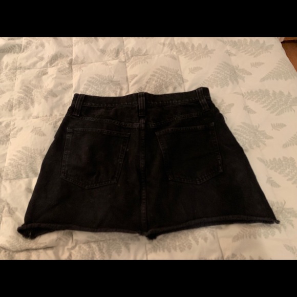 ✨ SALE! ✨ Madewell Black Denim Skirt - Picture 6 of 6